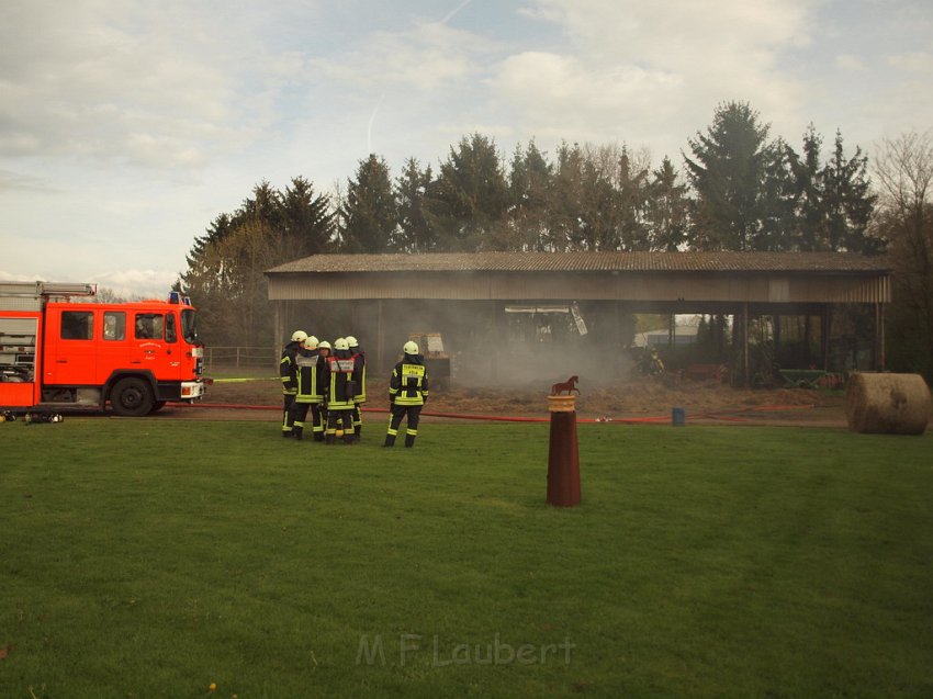 Feuer Lager für Strohballen Koeln Rath Luetzenkirchenerstr P370.JPG